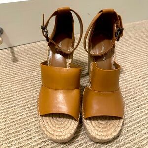 Treasure and bond wedges